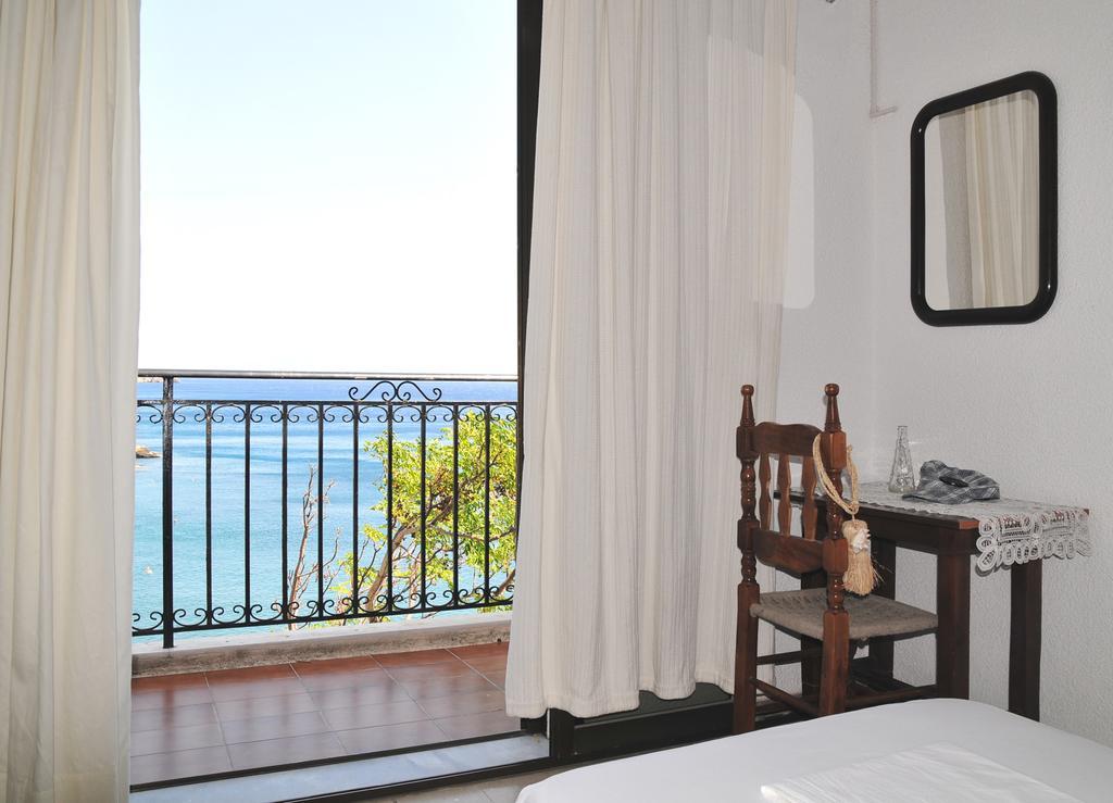 Marina Hotel Agios Kirykos  Bilik gambar