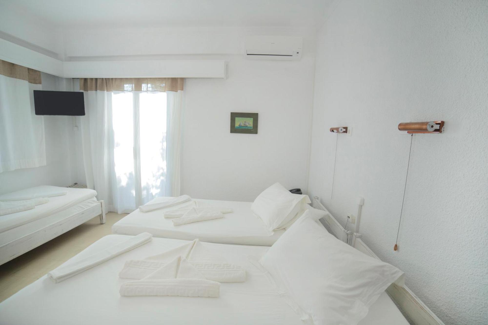 Marina Hotel Agios Kirykos  Luaran gambar