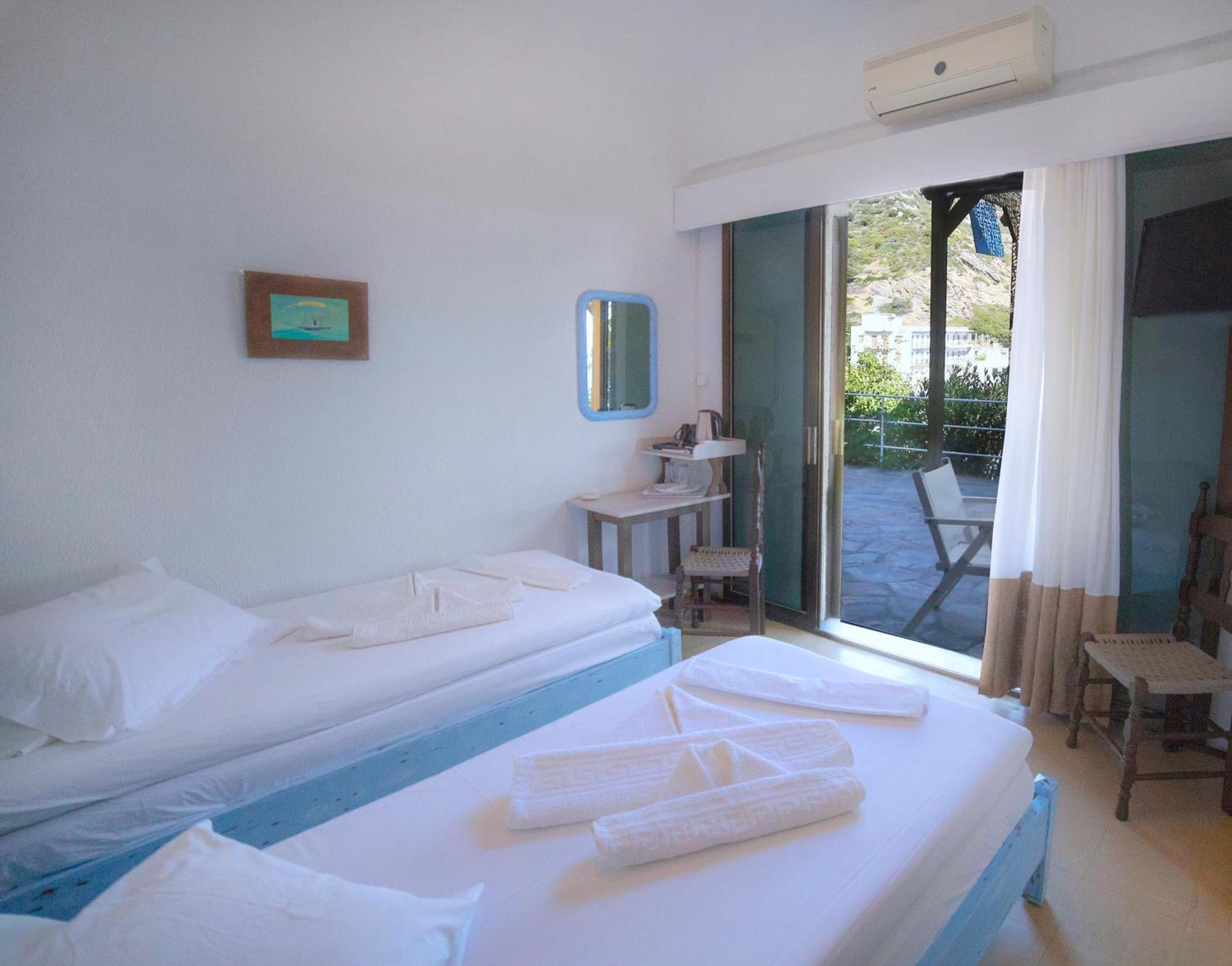 Marina Hotel Agios Kirykos  Luaran gambar