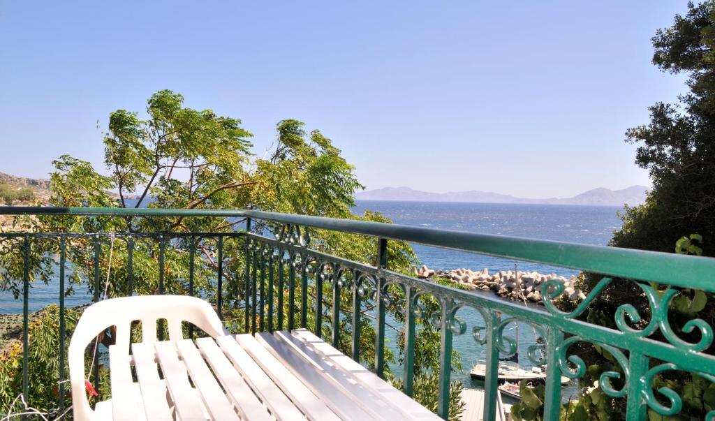 Marina Hotel Agios Kirykos  Bilik gambar